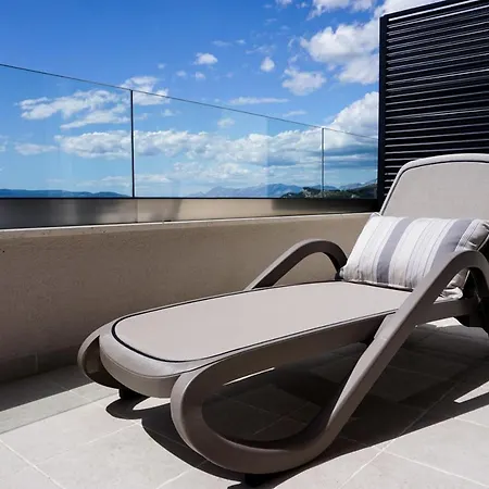 Sol Rooftop شقة Tučepi